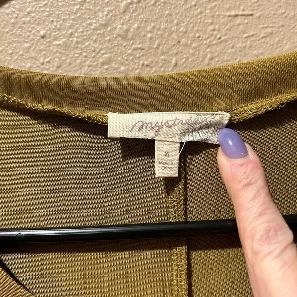 Gorgeous Blouse - Picture 4 of 5